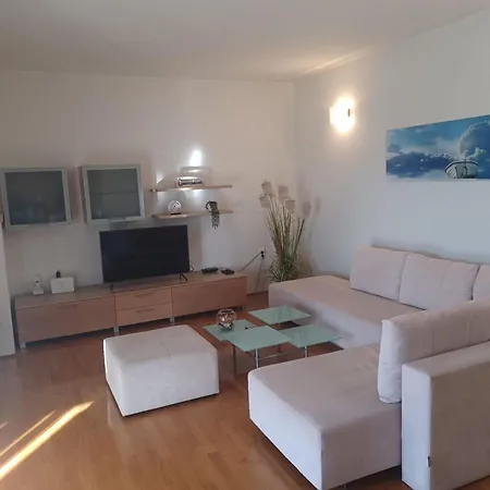 アパート Eli Ist