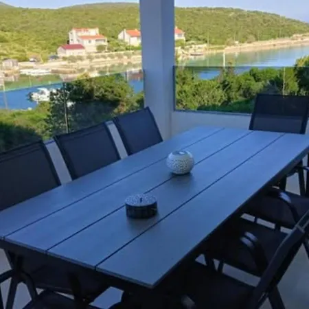 アパート Eli Ist